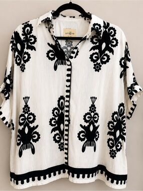 Umgee Black & White Floral Button-Down Shirt